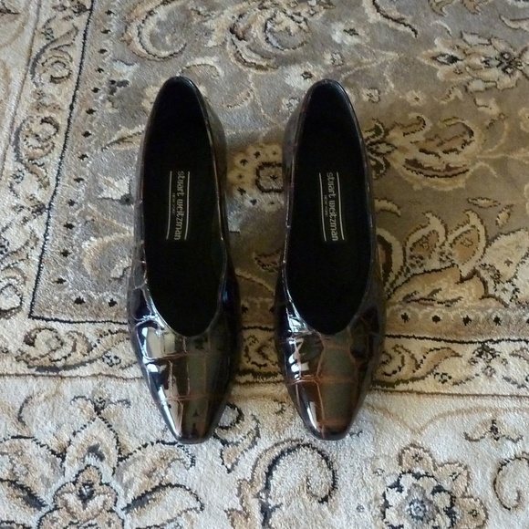 Stuart Weitzman Brown Croc Pumps EUC - Picture 2 of 6